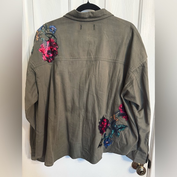 Free People We The Free Velvet Roses Shirt Army Floral Combo NWT Size L - Picture 9 of 11